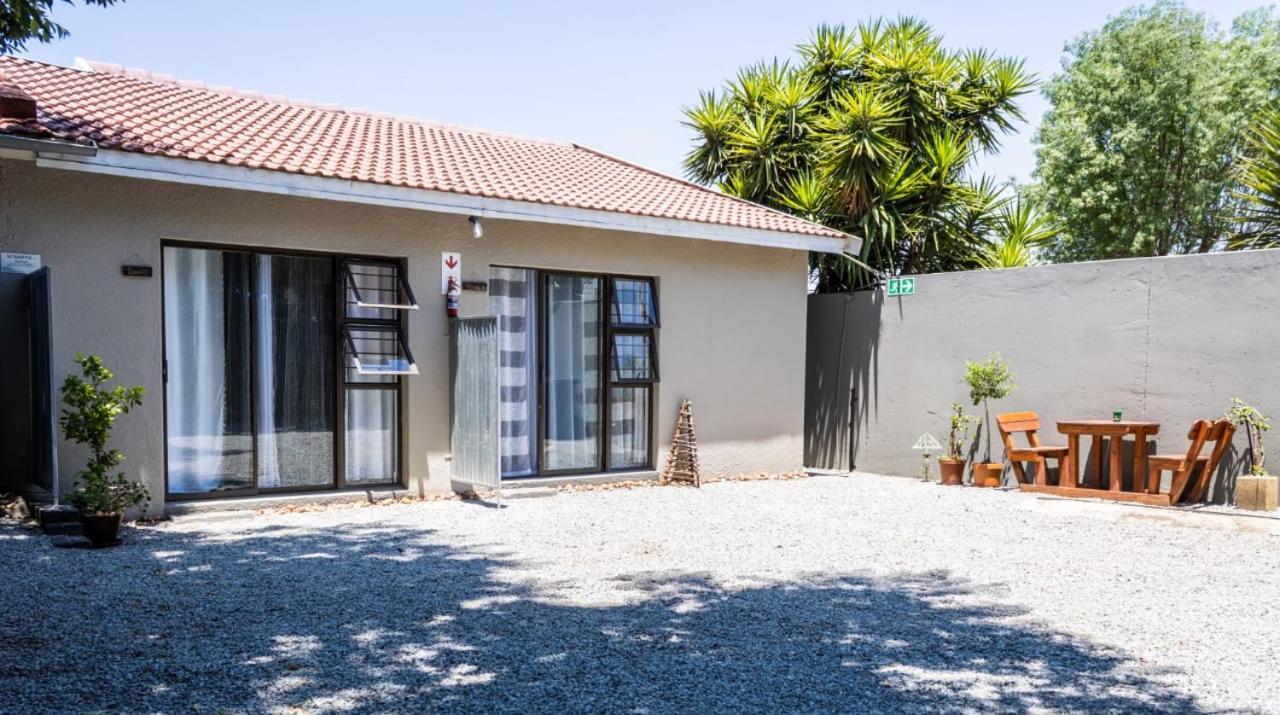 Mykhaya-Your Home Away From Home Kempton Park Exterior photo