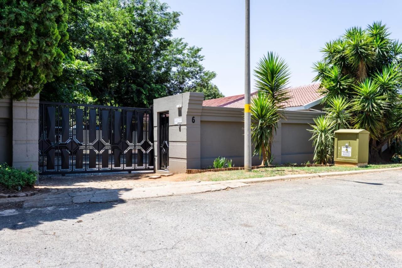 Mykhaya-Your Home Away From Home Kempton Park Exterior photo